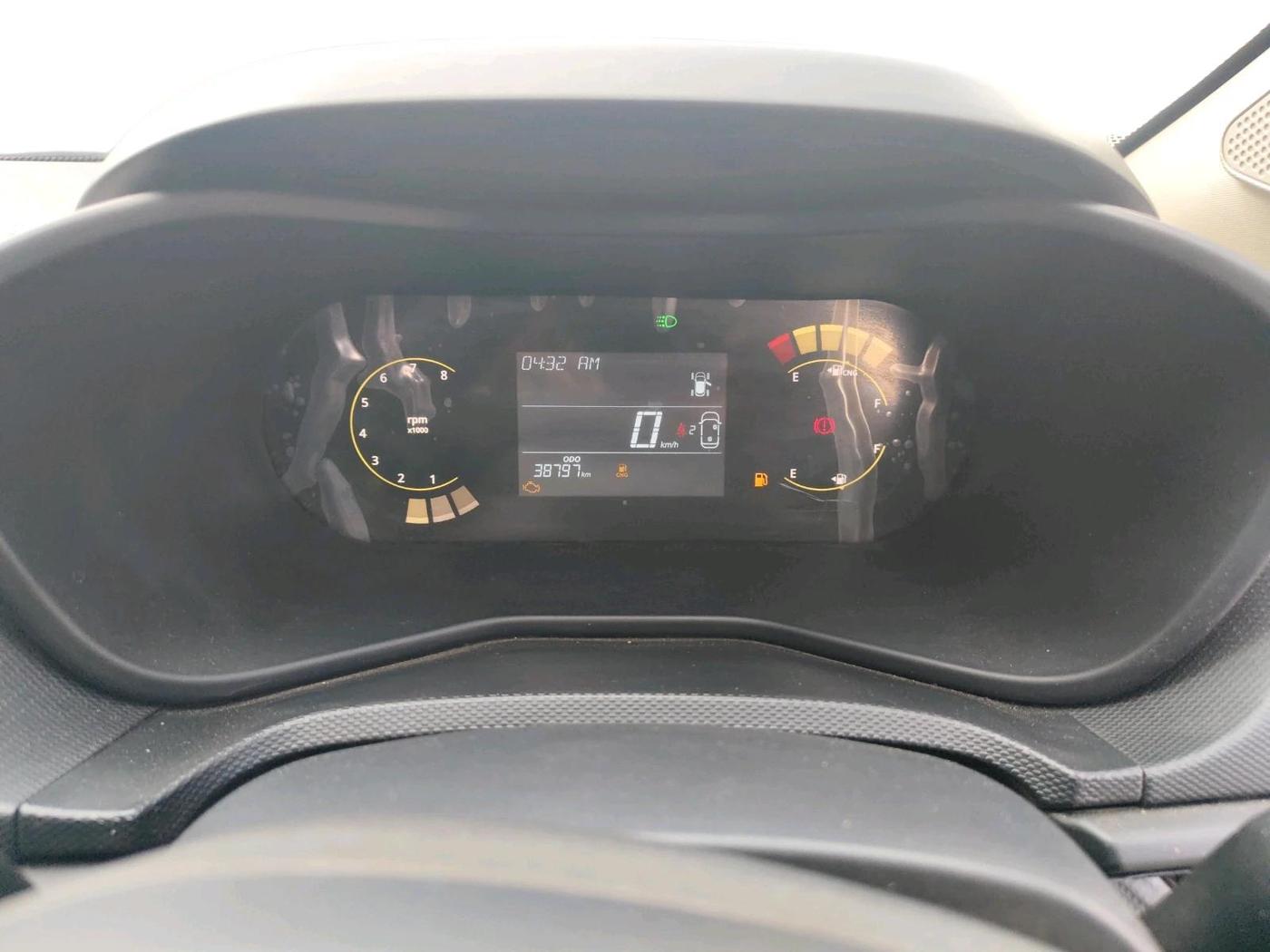 2025 Tata NEXON Pure Plus 1.2 iCNG 6MT, CNG, Manual, 42,465 km, interior