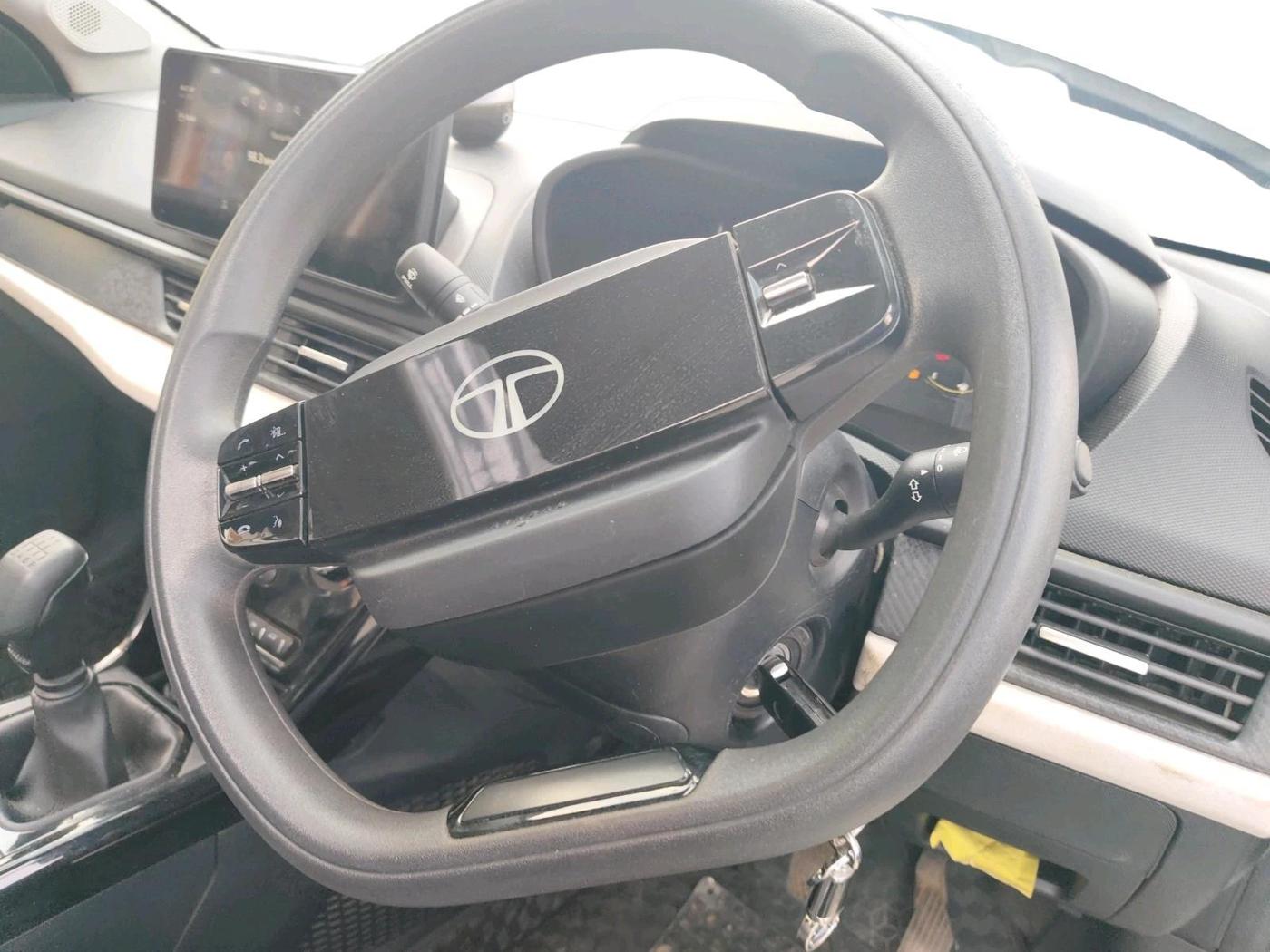 2025 Tata NEXON Pure Plus 1.2 iCNG 6MT, CNG, Manual, 42,465 km, interior