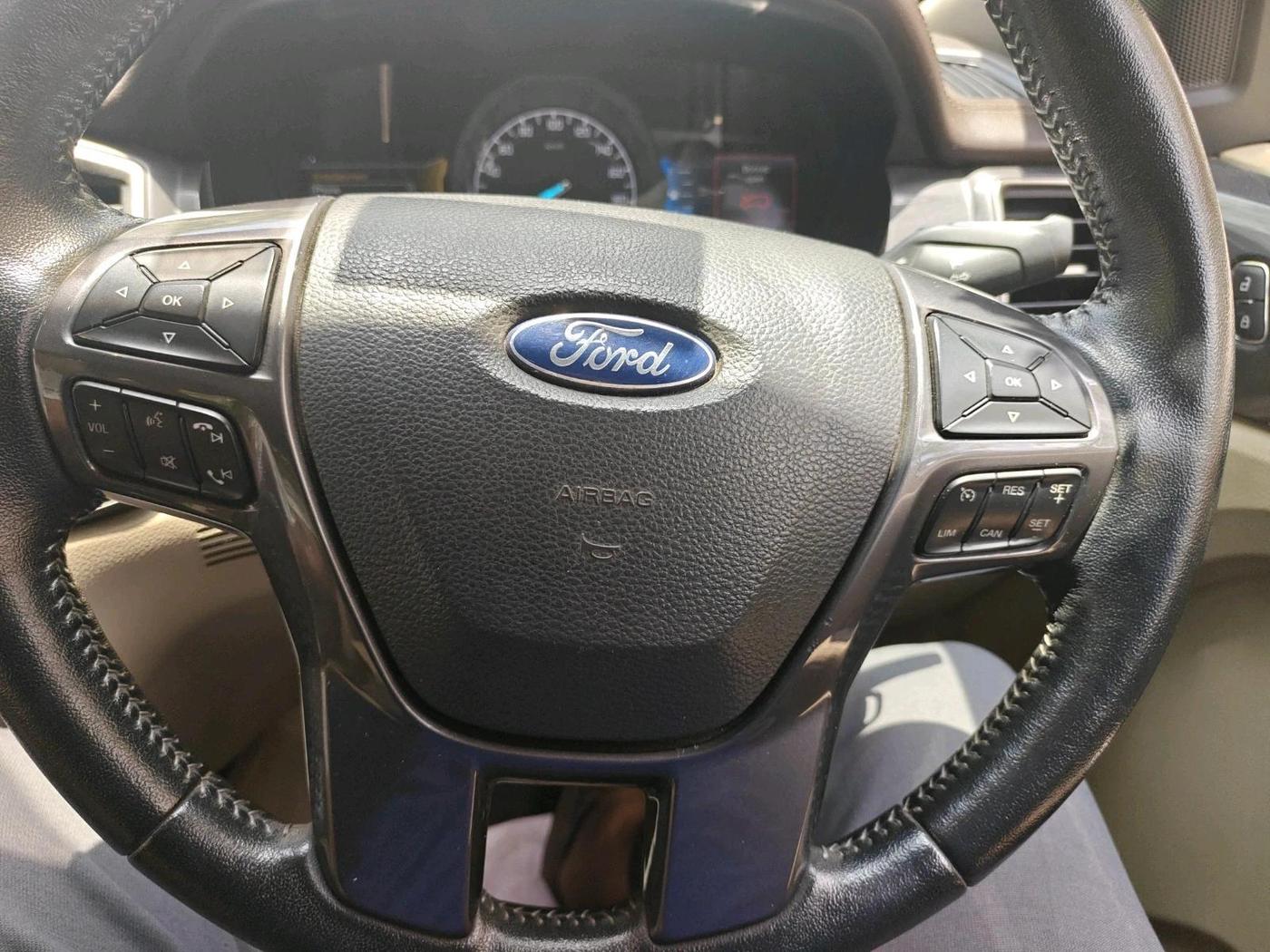 2017 Ford Endeavour TITANIUM 3.2 4X4 AT, Diesel, Automatic, 54,351 km, interior