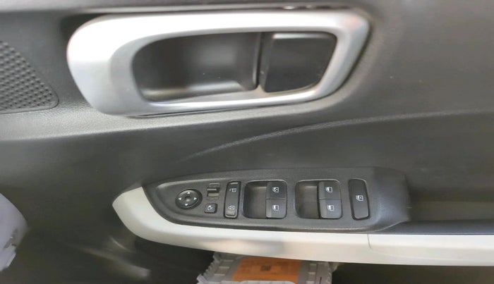 2022 Hyundai VENUE SX 1.2 PETROL DUAL TONE, Petrol, Manual, 23,008 km, interior