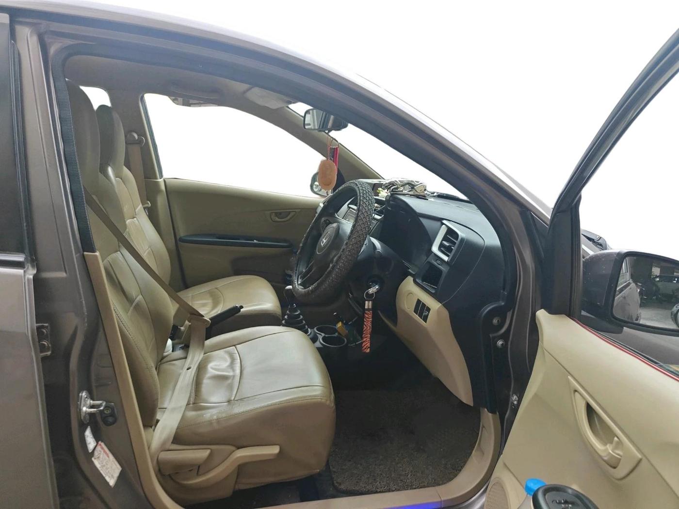 2016 Honda Amaze 1.2L I-VTEC S, Petrol, Manual, 1,02,830 km, interior
