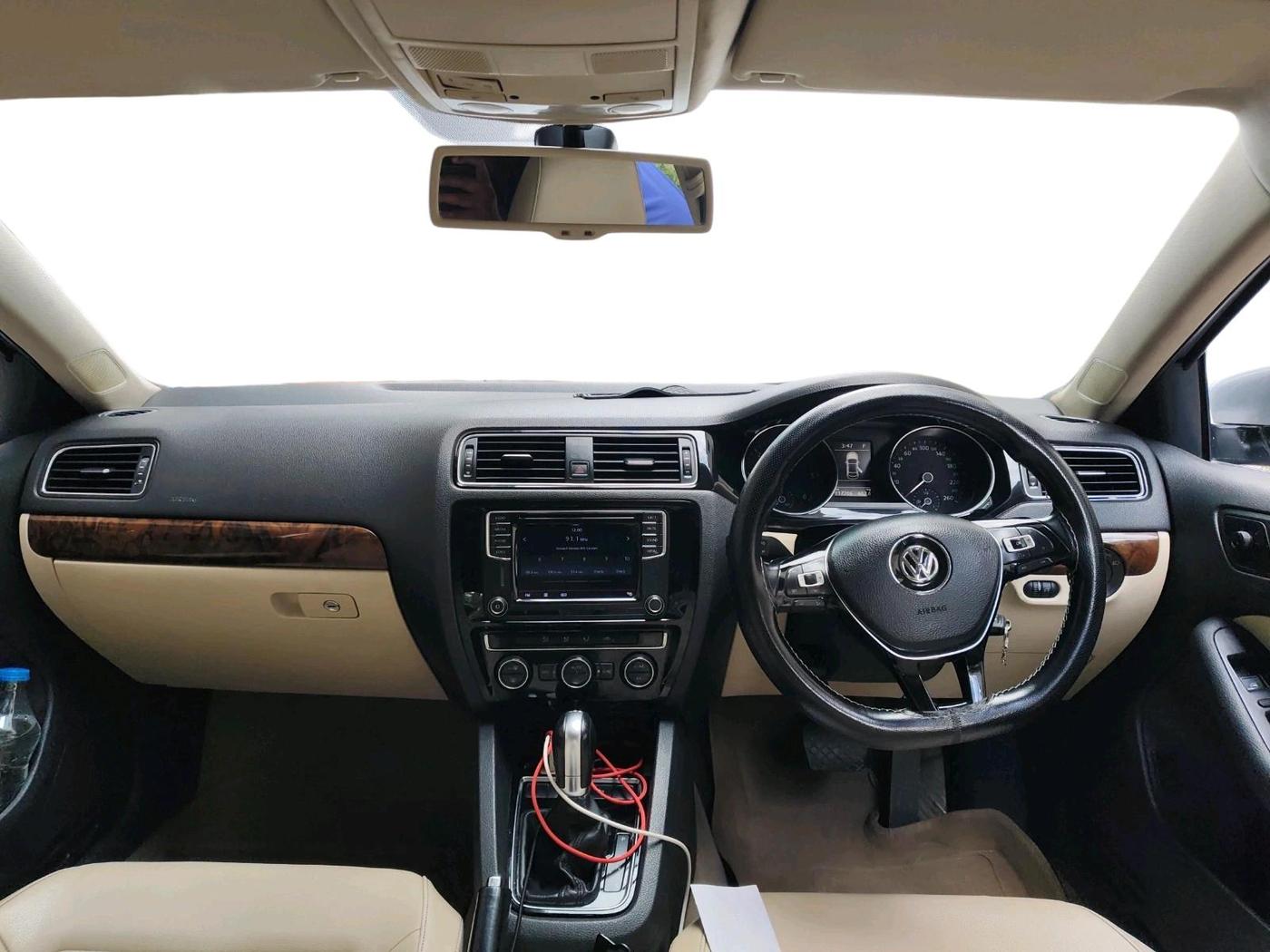 2017 Volkswagen Jetta HIGHLINE TDI AT, Diesel, Automatic, 1,17,206 km, interior