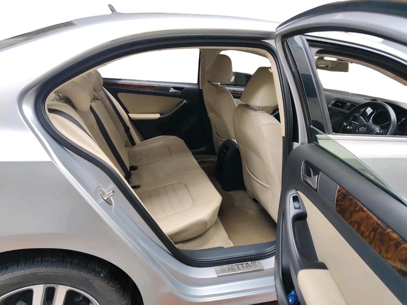 2017 Volkswagen Jetta HIGHLINE TDI AT, Diesel, Automatic, 1,17,206 km, interior
