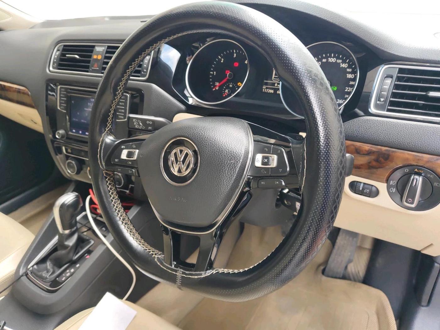 2017 Volkswagen Jetta HIGHLINE TDI AT, Diesel, Automatic, 1,17,206 km, interior