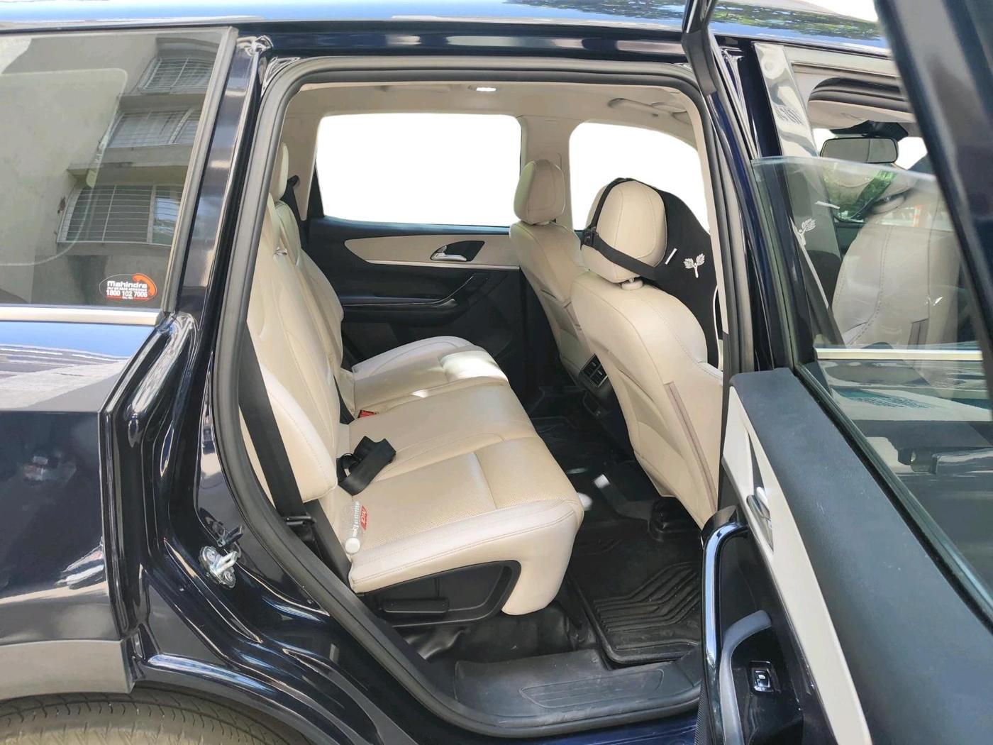 2024 Mahindra XUV700 AX 7 LUXURY P AT 7 STR, Petrol, Automatic, 44,409 km, interior