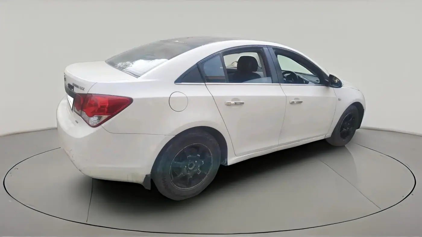2013 Chevrolet Cruze LTZ, Diesel, Manual, 1,27,158 km, exterior