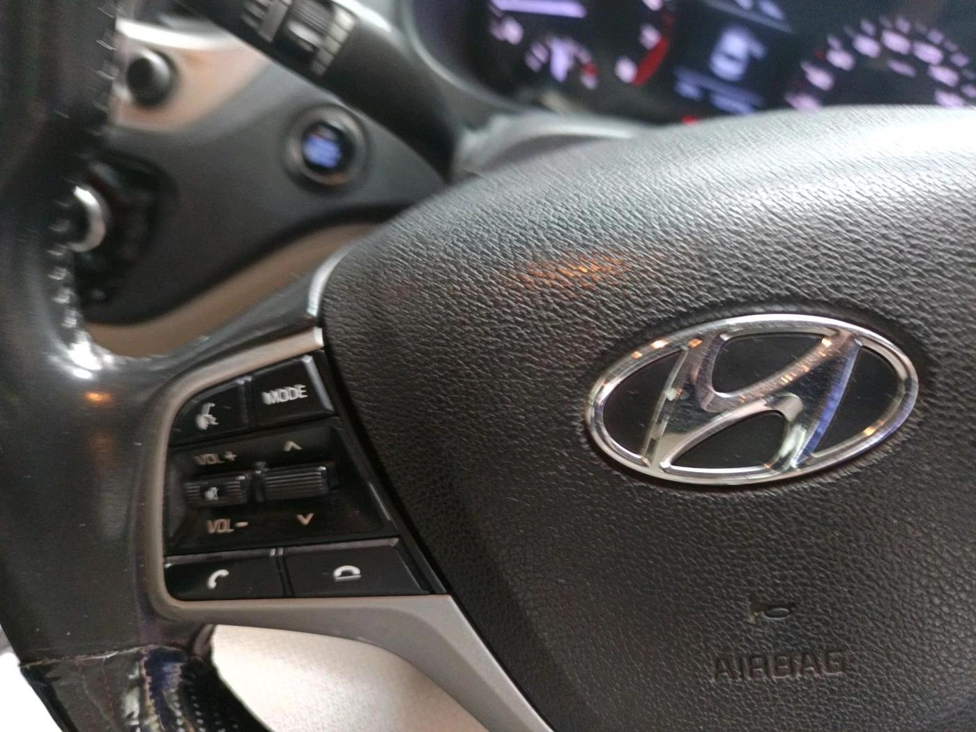 2017 Hyundai Verna 1.6 VTVT SX O, Petrol, Manual, 1,22,240 km, interior
