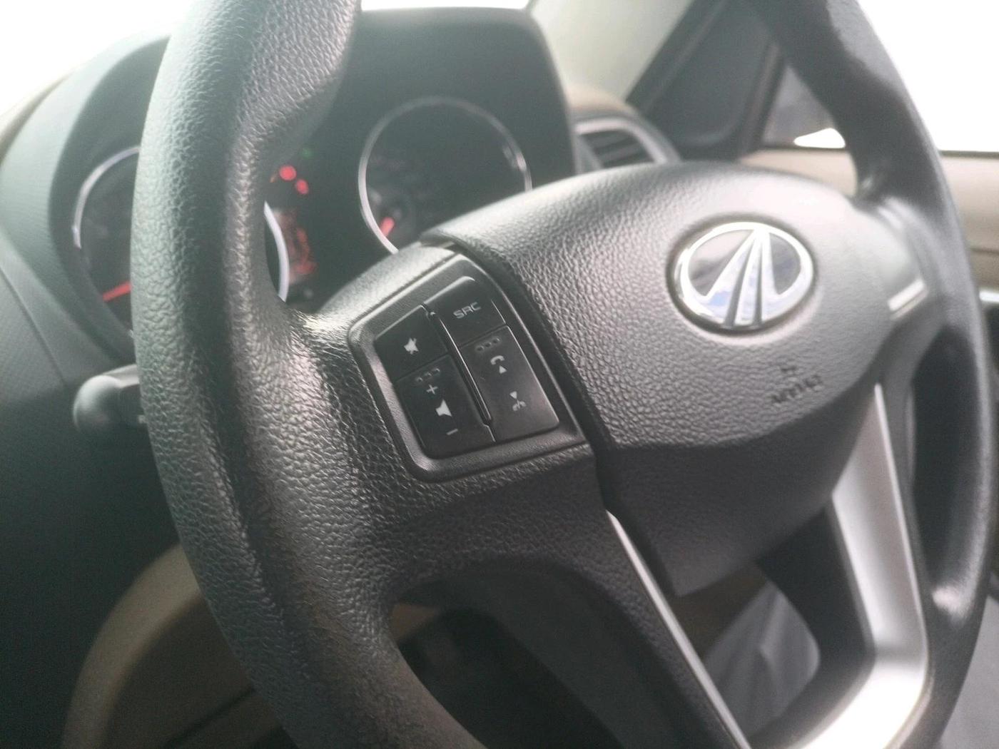 2018 Mahindra TUV300 T10, Diesel, Manual, 91,524 km, interior