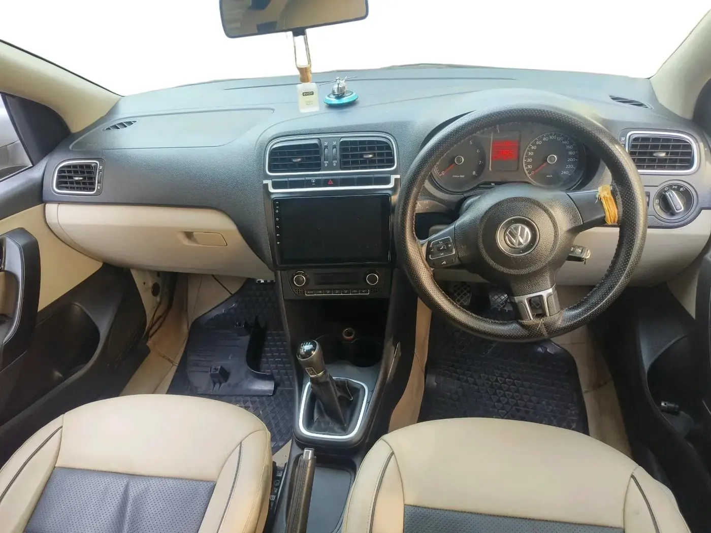 2013 Volkswagen Polo HIGHLINE1.2L, Petrol, Manual, 83,694 km, interior