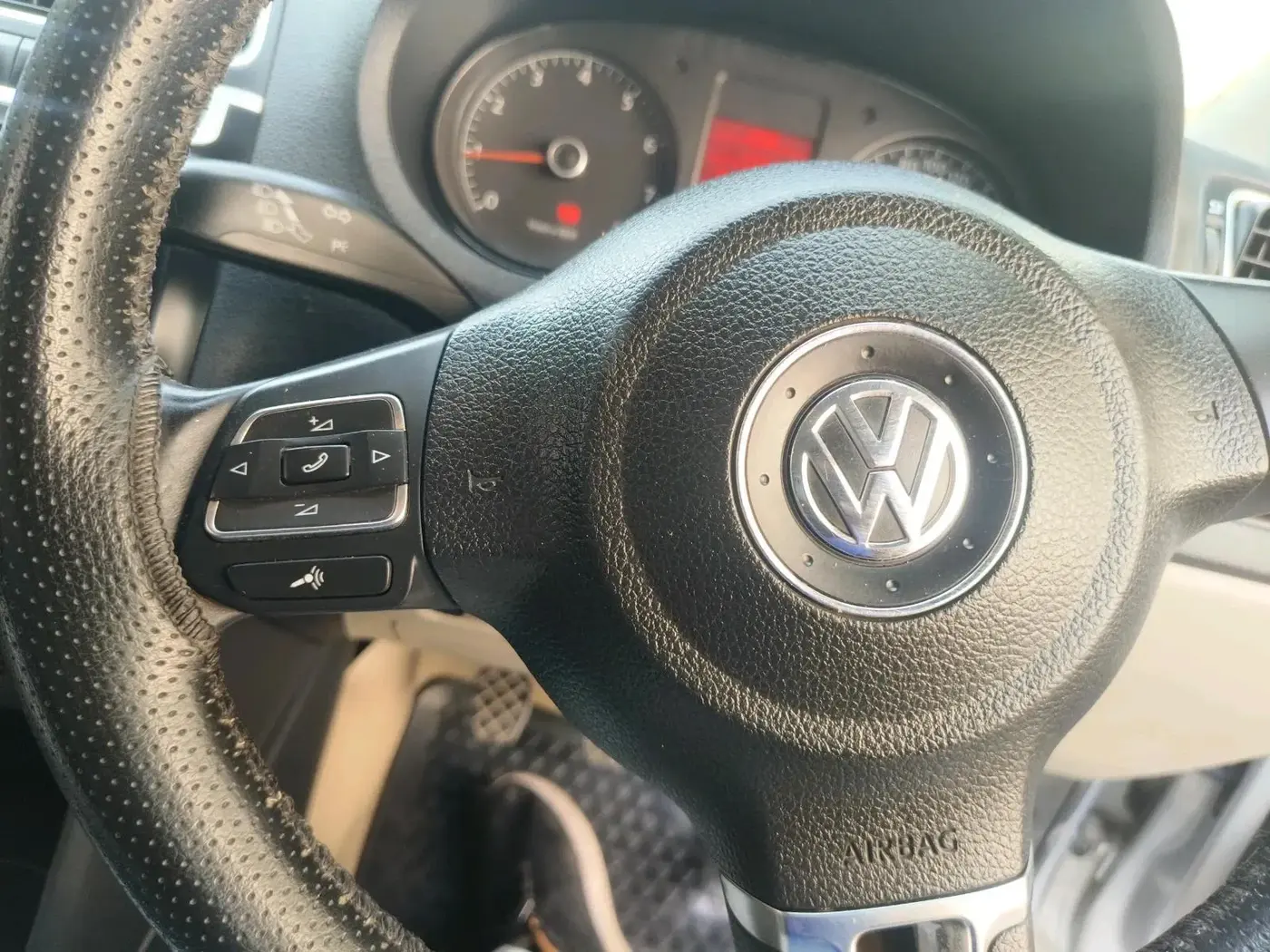 2013 Volkswagen Polo HIGHLINE1.2L, Petrol, Manual, 83,694 km, interior
