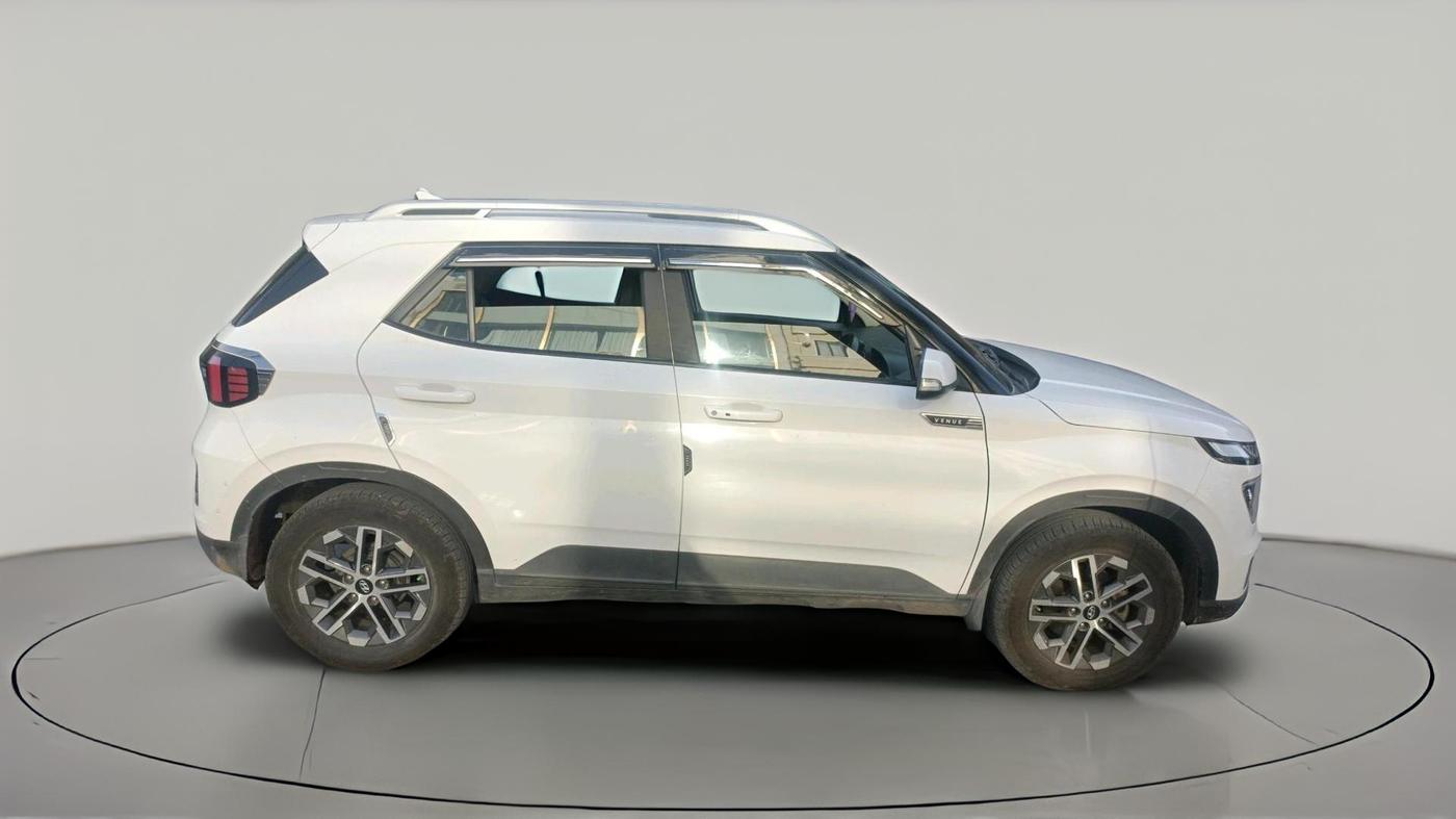 2024 Hyundai VENUE SX 1.5 CRDI, Diesel, Manual, 71,944 km, exterior