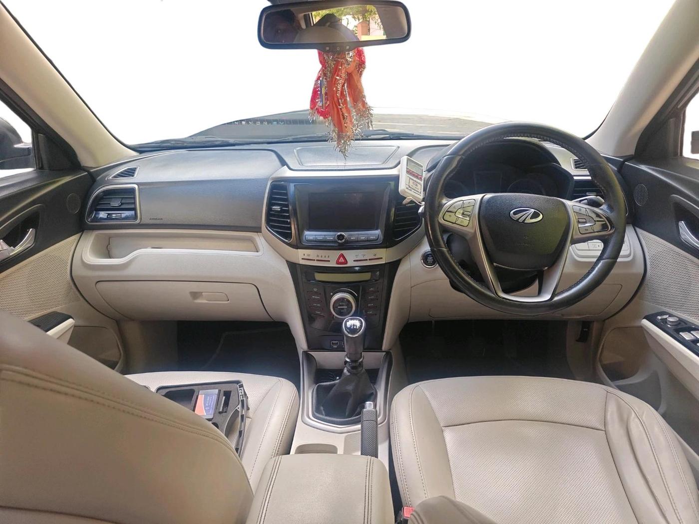 2019 Mahindra XUV300 W8 (O) 1.5 DIESEL, Diesel, Manual, 1,18,693 km, interior
