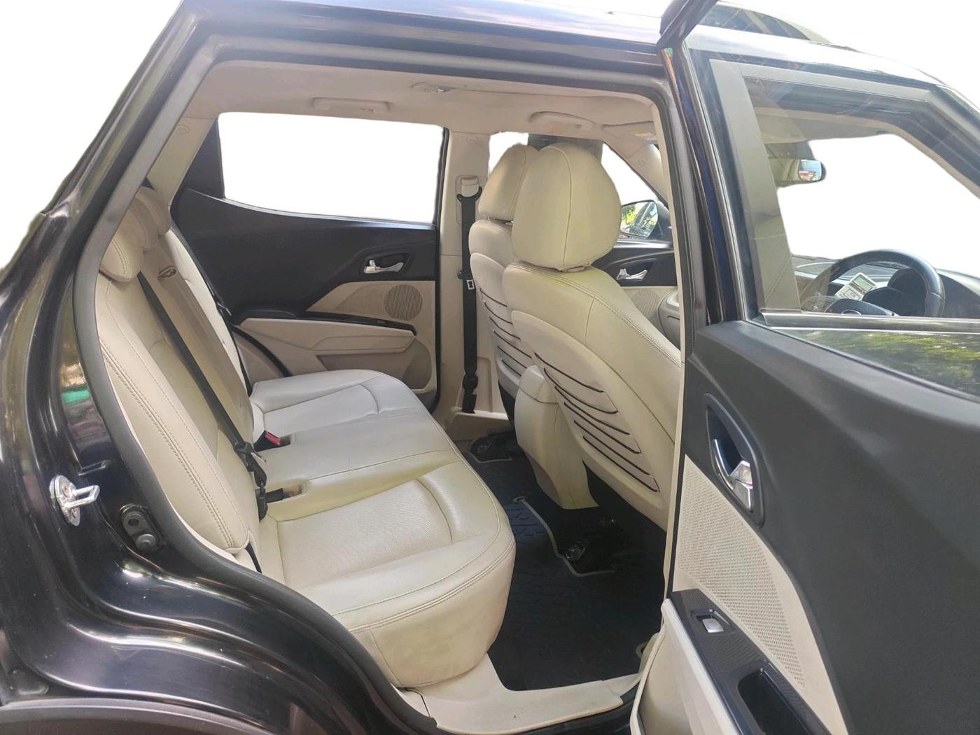 2019 Mahindra XUV300 W8 (O) 1.5 DIESEL, Diesel, Manual, 1,18,693 km, interior