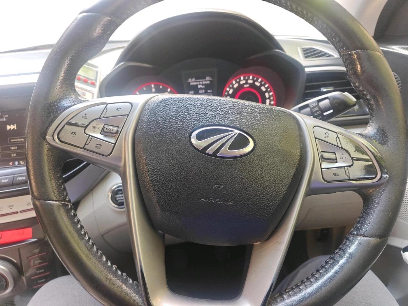 2019 Mahindra XUV300 W8 (O) 1.5 DIESEL, Diesel, Manual, 1,18,693 km, interior