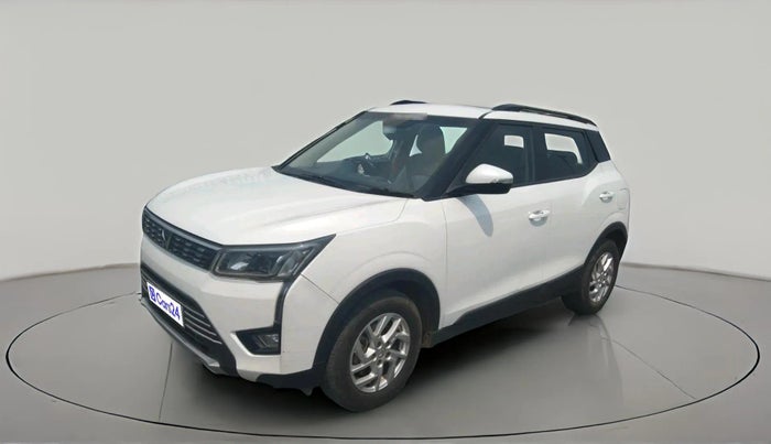 2024 Mahindra XUV300 W8 1.5 DIESEL, Diesel, Manual, 99,108 km, exterior