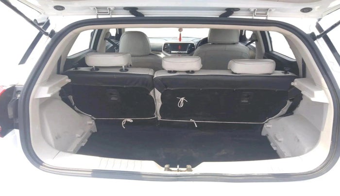 2024 Mahindra XUV300 W8 1.5 DIESEL, Diesel, Manual, 99,108 km, exterior