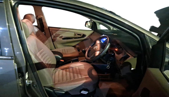 2015 Toyota Innova 2.5 GX 8 STR, Diesel, Manual, 72,595 km, interior