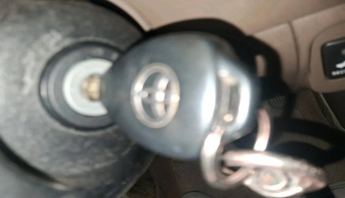 2015 Toyota Innova 2.5 GX 8 STR, Diesel, Manual, 72,595 km, interior