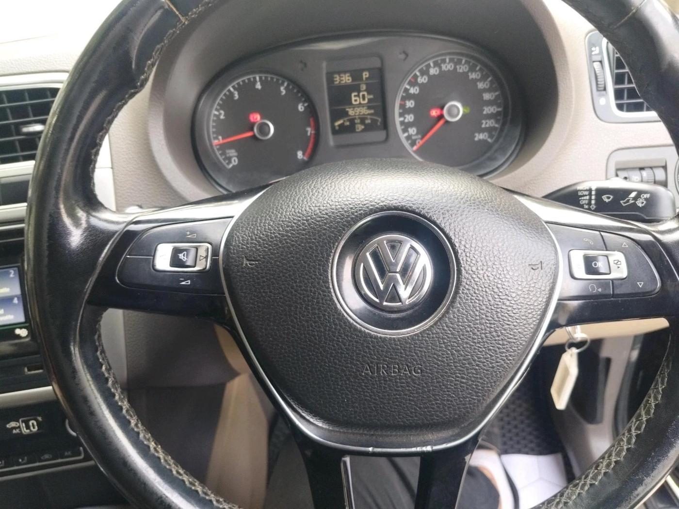 2016 Volkswagen Vento HIGHLINE PETROL AT, Petrol, Automatic, 76,996 km, interior