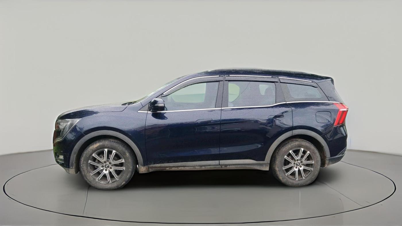2022 Mahindra XUV700 AX 7 LUXURY D AT 7 STR, Diesel, Automatic, 1,49,236 km, exterior