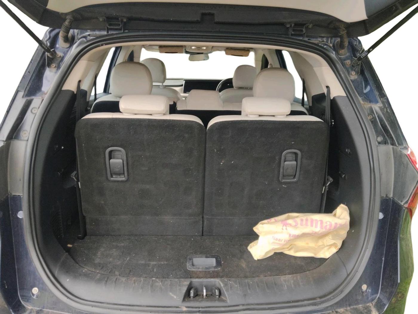 2022 Mahindra XUV700 AX 7 LUXURY D AT 7 STR, Diesel, Automatic, 1,49,236 km, exterior