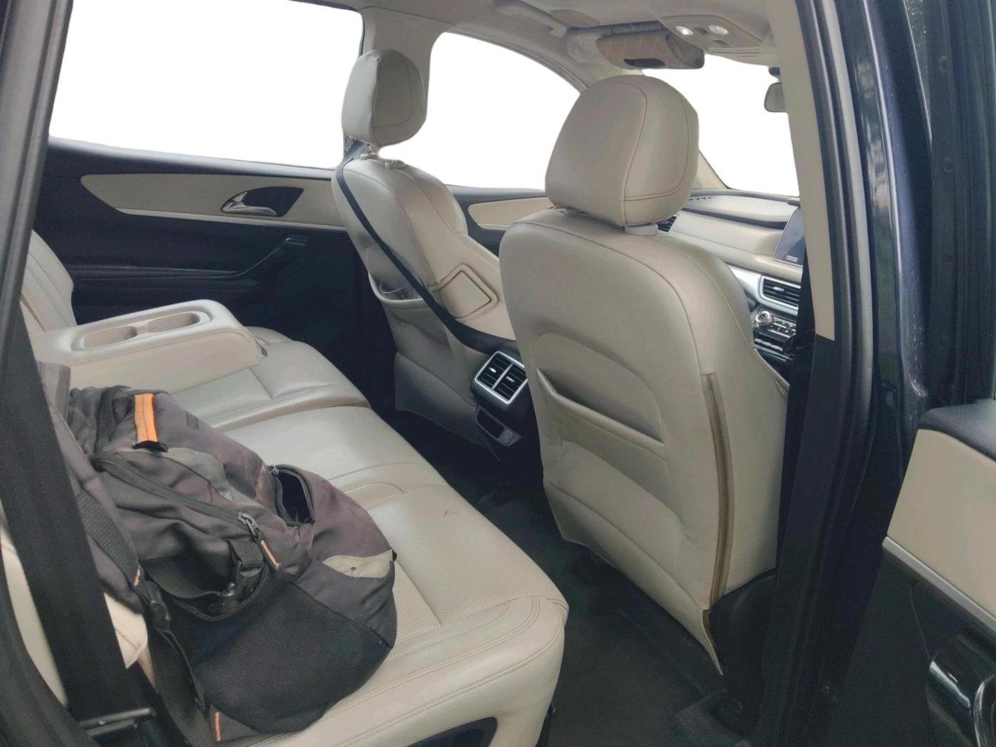 2022 Mahindra XUV700 AX 7 LUXURY D AT 7 STR, Diesel, Automatic, 1,49,236 km, interior