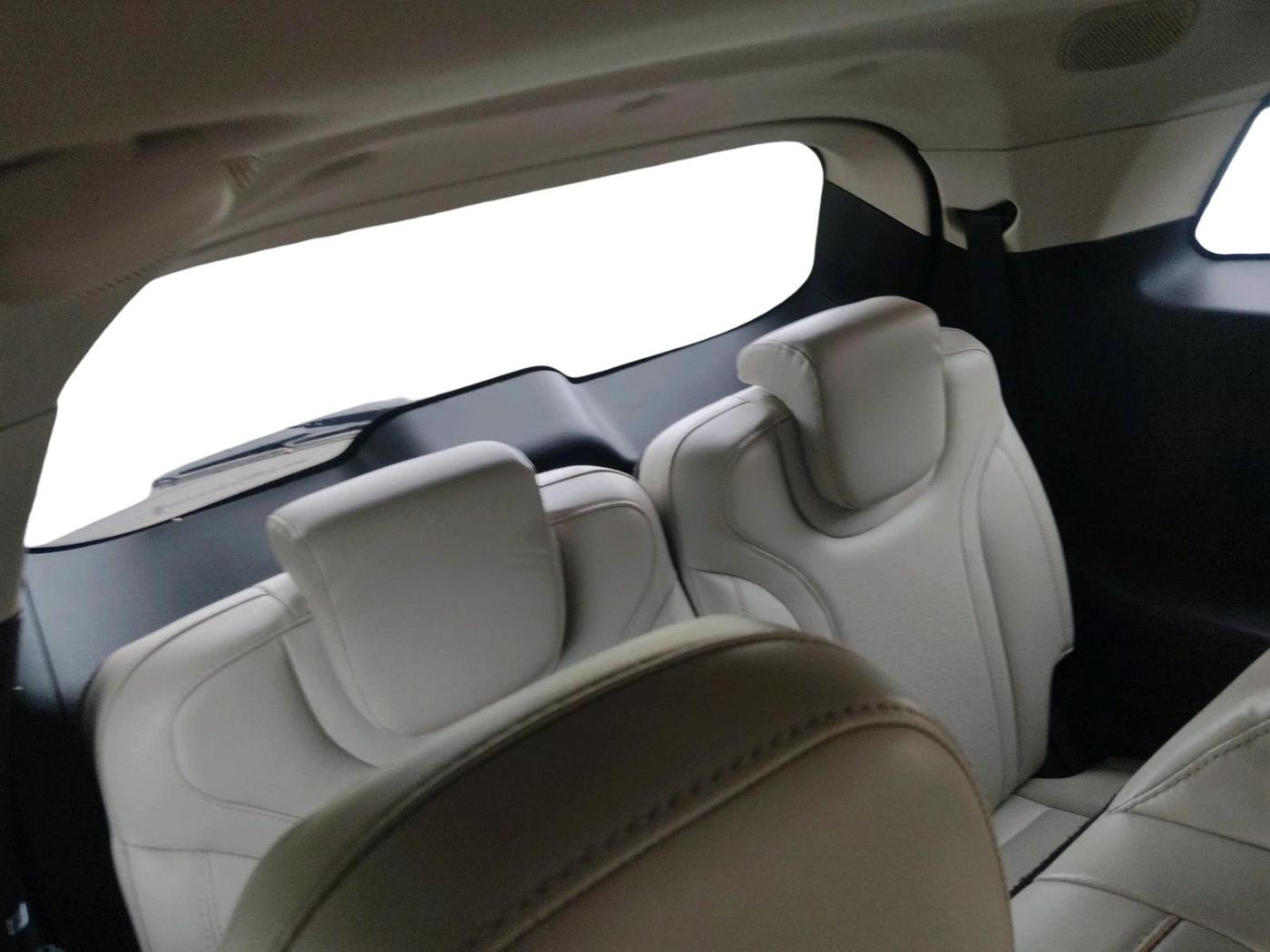 2022 Mahindra XUV700 AX 7 LUXURY D AT 7 STR, Diesel, Automatic, 1,49,236 km, interior