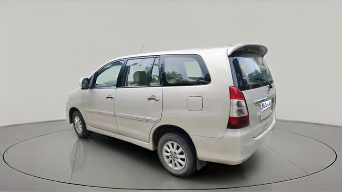 2012 Toyota Innova VX 2.5 7 STR, Diesel, Manual, 1,98,073 km, exterior