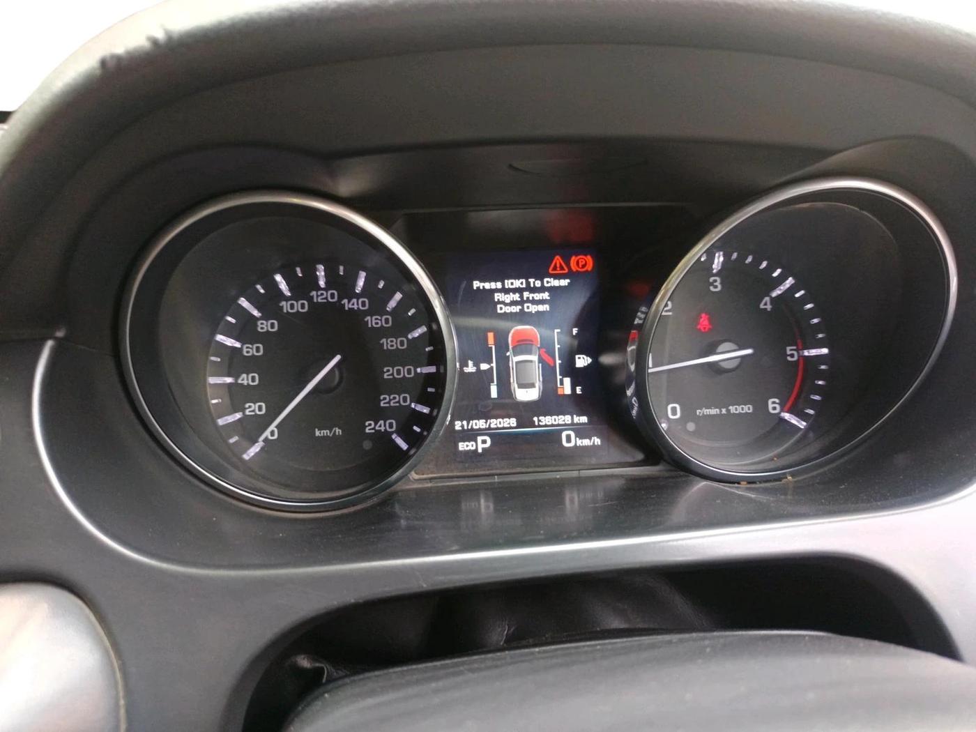 2016 Landrover DISCOVERY SPORT HSE Luxury, Diesel, Automatic, 1,36,028 km, interior