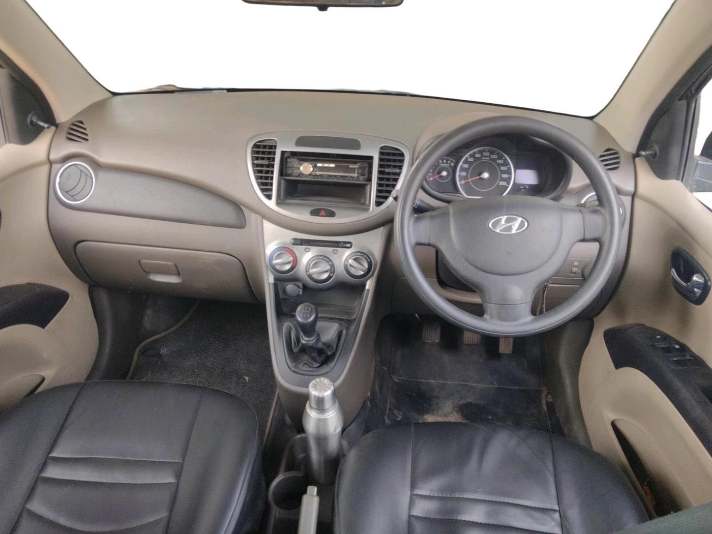 2013 Hyundai i10 MAGNA 1.1, Petrol, Manual, 99,818 km, interior