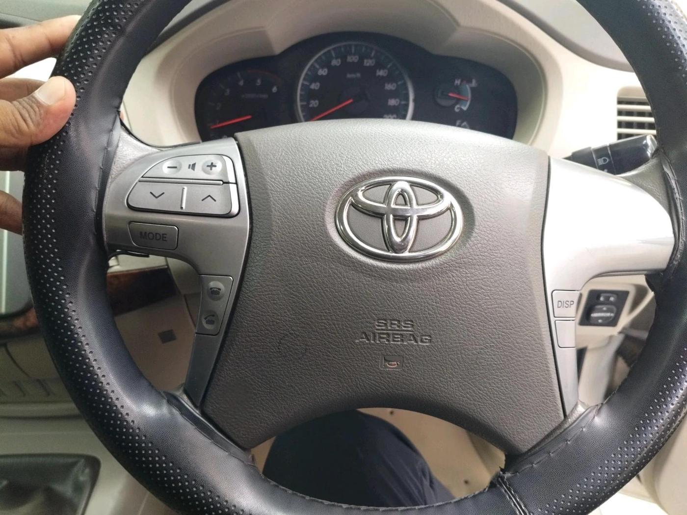 2013 Toyota Innova 2.5 VX 8 STR, Diesel, Manual, 1,91,179 km, interior