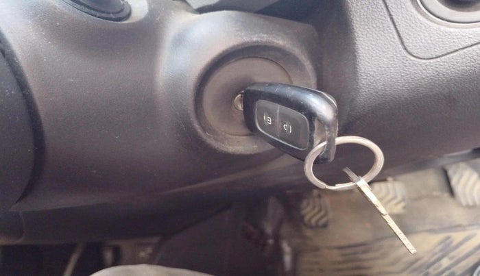 2021 Renault Kwid RXT 1.0 (O), Petrol, Manual, 29,256 km, interior