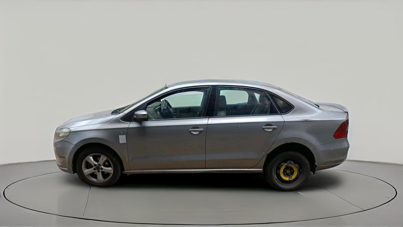 2013 Skoda Rapid ELEGANCE 1.6 TDI CR MT, Diesel, Manual, 1,70,072 km, exterior