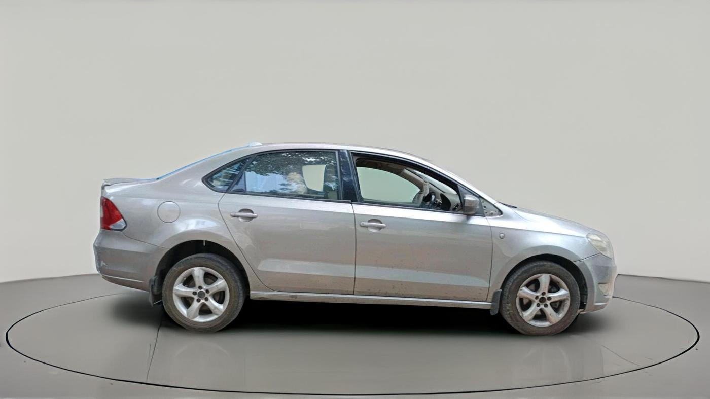 2013 Skoda Rapid ELEGANCE 1.6 TDI CR MT, Diesel, Manual, 1,70,072 km, exterior