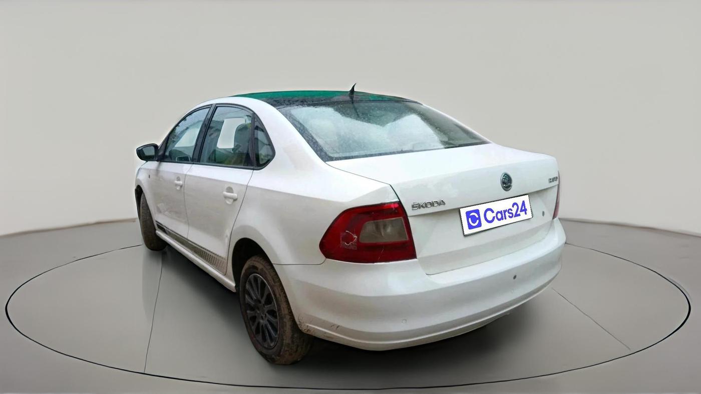 2015 Skoda Rapid 1.5 TDI CR ELEGANCE, Diesel, Manual, 1,84,514 km, exterior
