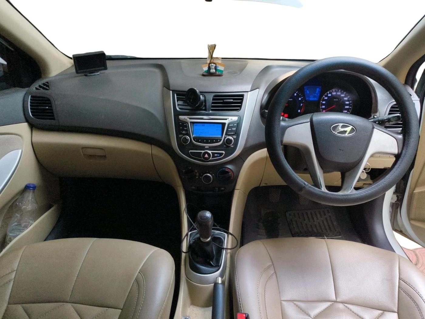 2011 Hyundai Verna FLUIDIC 1.4 VTVT, Petrol, Manual, 98,900 km, interior
