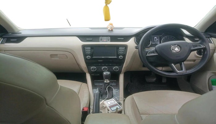 2016 Skoda Octavia STYLE PLUS AT 1.8 TSI, Petrol, Automatic, 1,22,843 km, interior