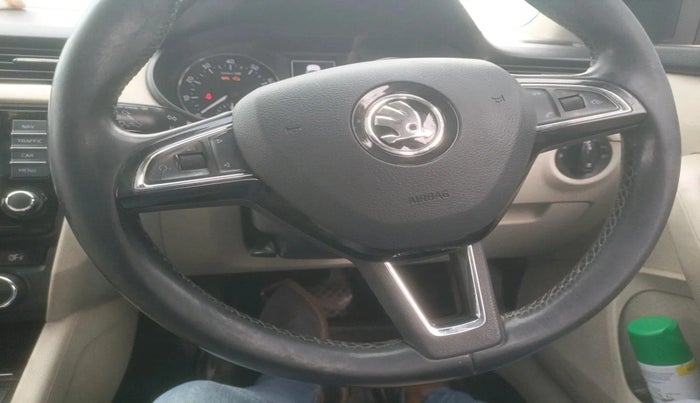 2016 Skoda Octavia STYLE PLUS AT 1.8 TSI, Petrol, Automatic, 1,22,843 km, interior