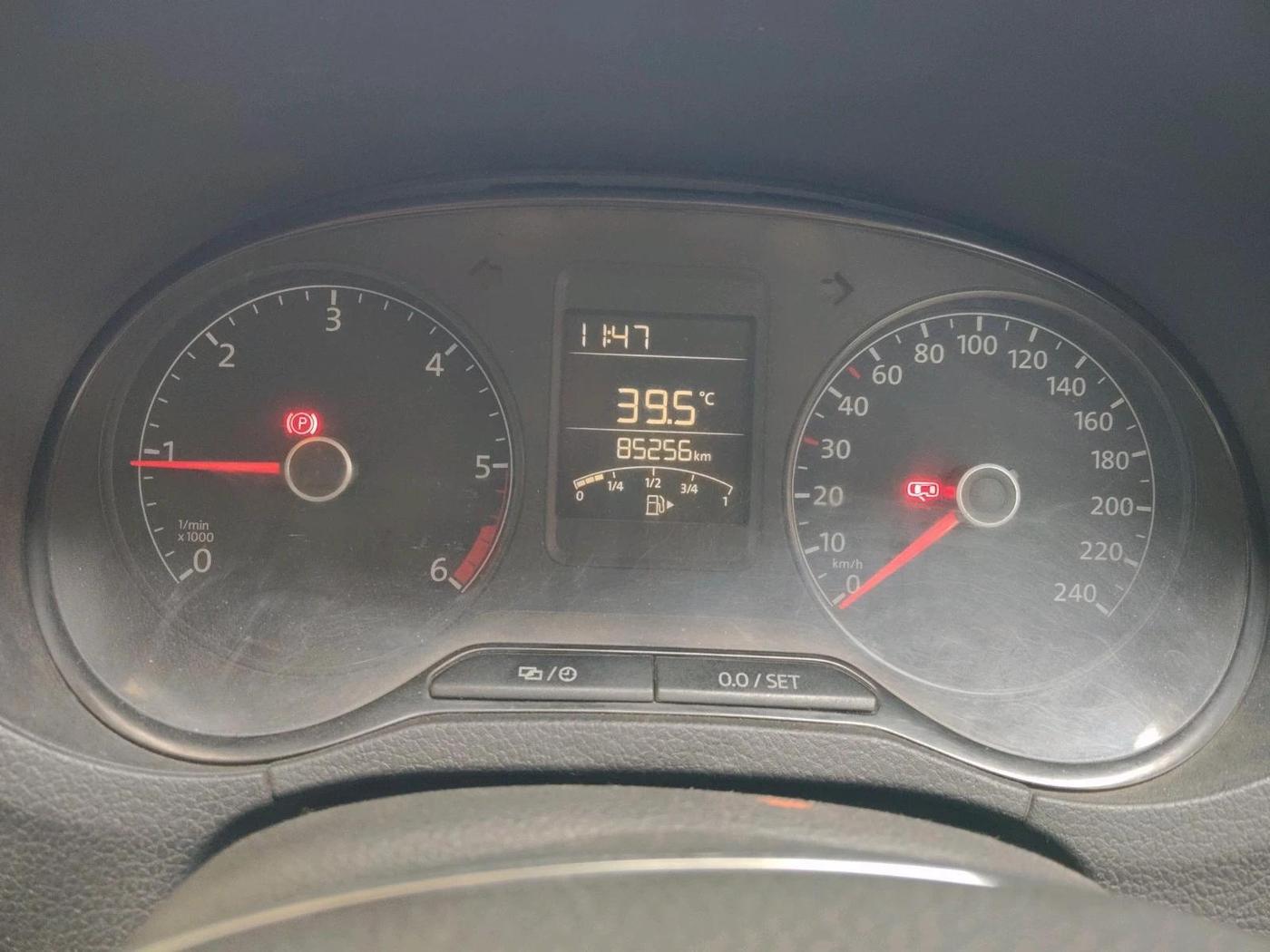 2014 Volkswagen Polo HIGHLINE1.5L, Diesel, Manual, 85,256 km, interior