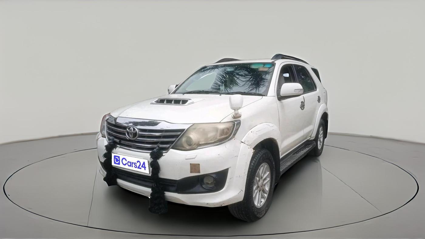 2013 Toyota Fortuner 3.0 4X2 MT, Diesel, Manual, 3,24,193 km, exterior