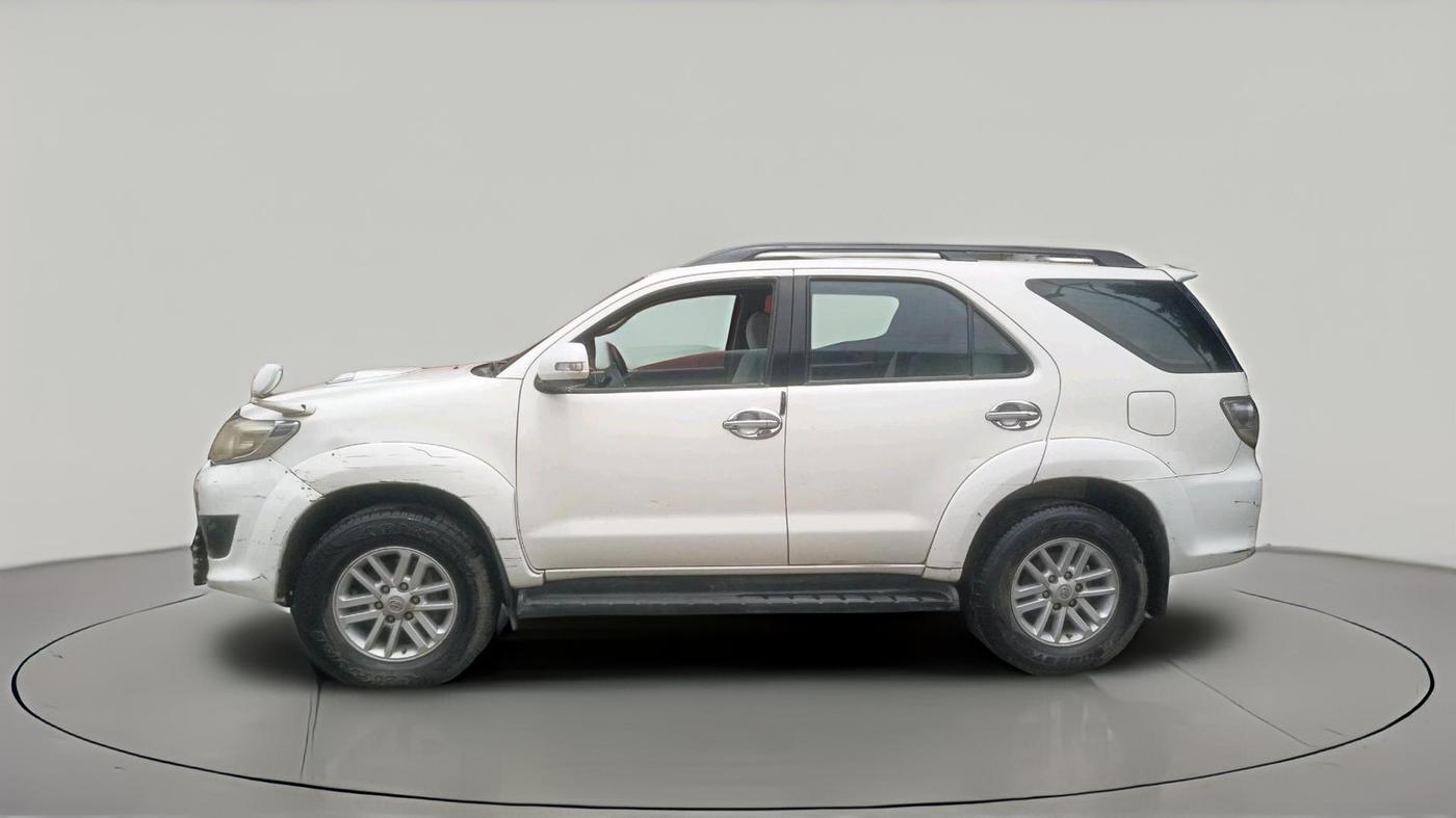 2013 Toyota Fortuner 3.0 4X2 MT, Diesel, Manual, 3,24,193 km, exterior