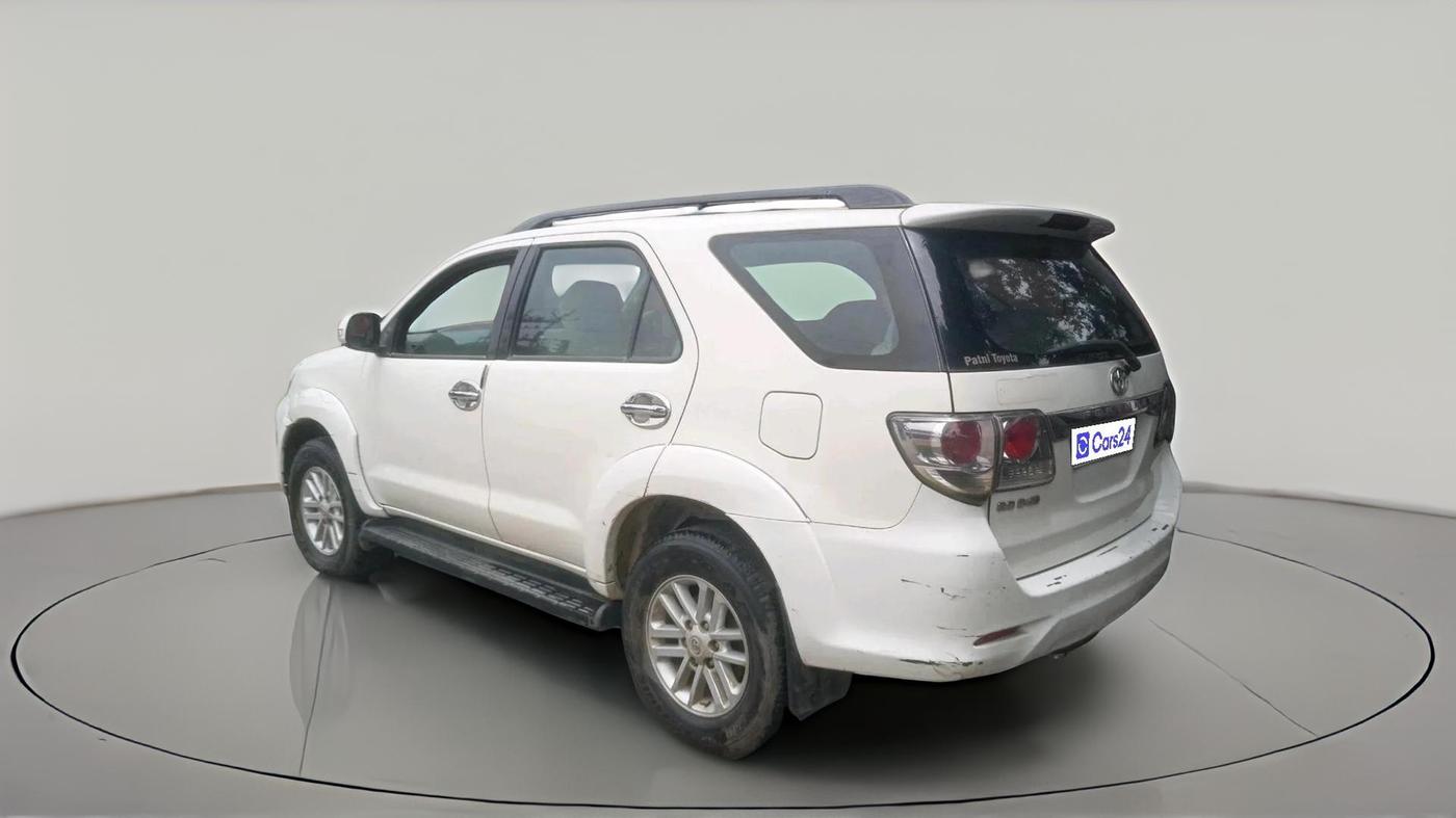 2013 Toyota Fortuner 3.0 4X2 MT, Diesel, Manual, 3,24,193 km, exterior