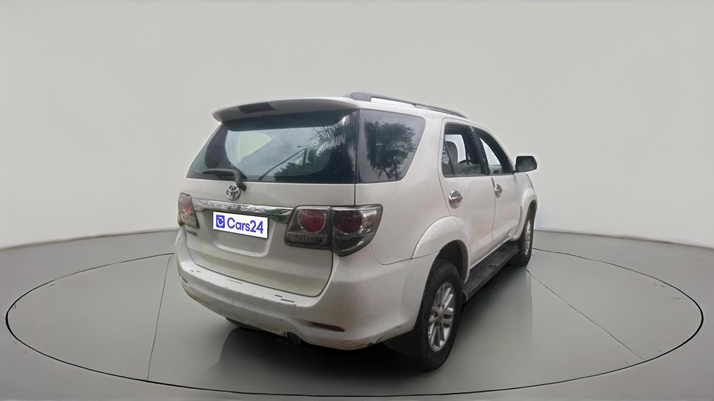 2013 Toyota Fortuner 3.0 4X2 MT, Diesel, Manual, 3,24,193 km, exterior