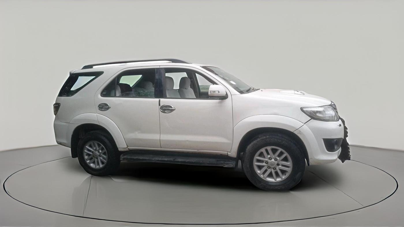 2013 Toyota Fortuner 3.0 4X2 MT, Diesel, Manual, 3,24,193 km, exterior