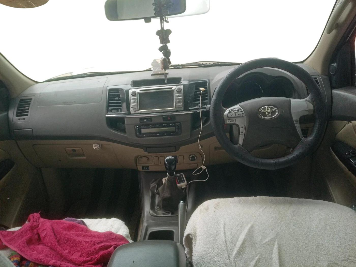 2013 Toyota Fortuner 3.0 4X2 MT, Diesel, Manual, 3,24,193 km, interior