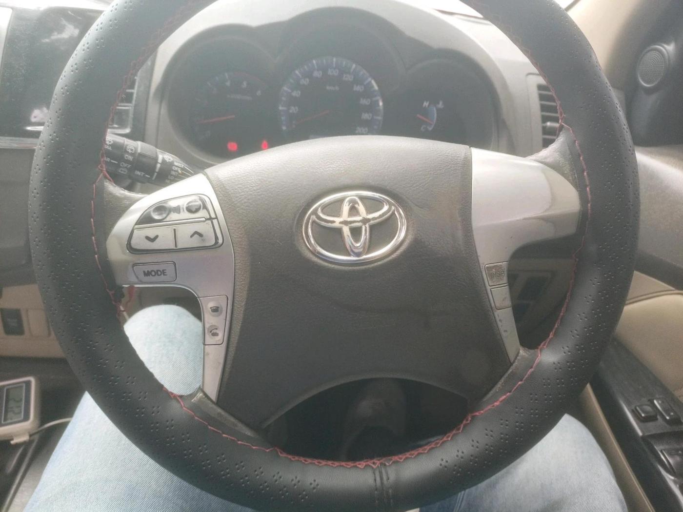 2013 Toyota Fortuner 3.0 4X2 MT, Diesel, Manual, 3,24,193 km, interior