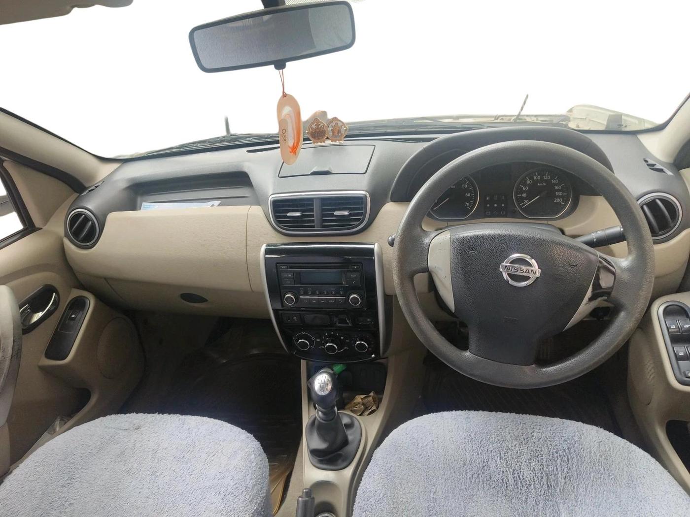 2014 Nissan Terrano XL (D), Diesel, Manual, 88,305 km, interior