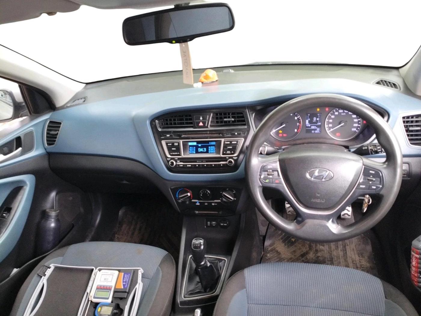 2015 Hyundai i20 Active 1.2 S, Petrol, Manual, 1,91,365 km, interior