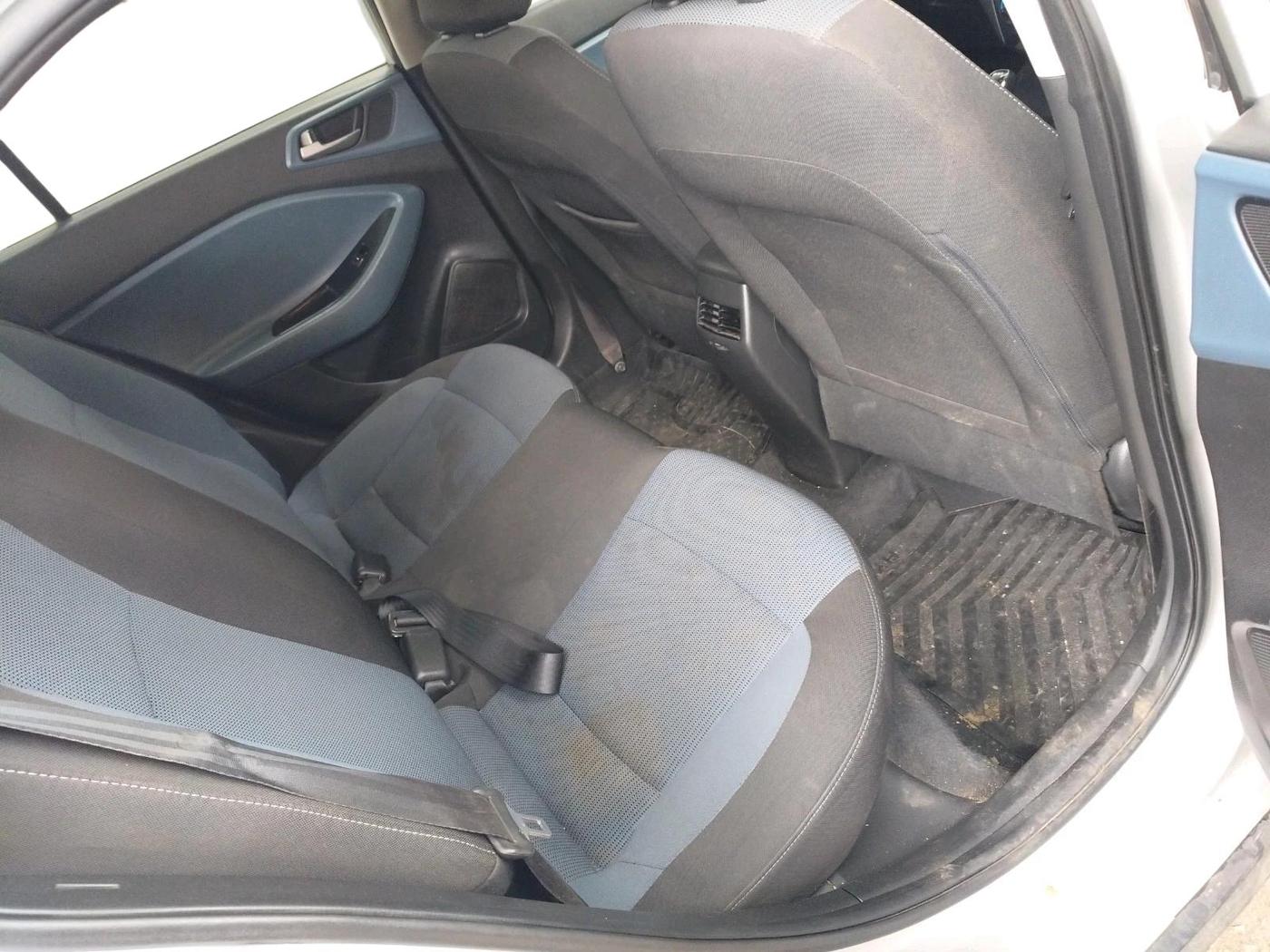 2015 Hyundai i20 Active 1.2 S, Petrol, Manual, 1,91,365 km, interior