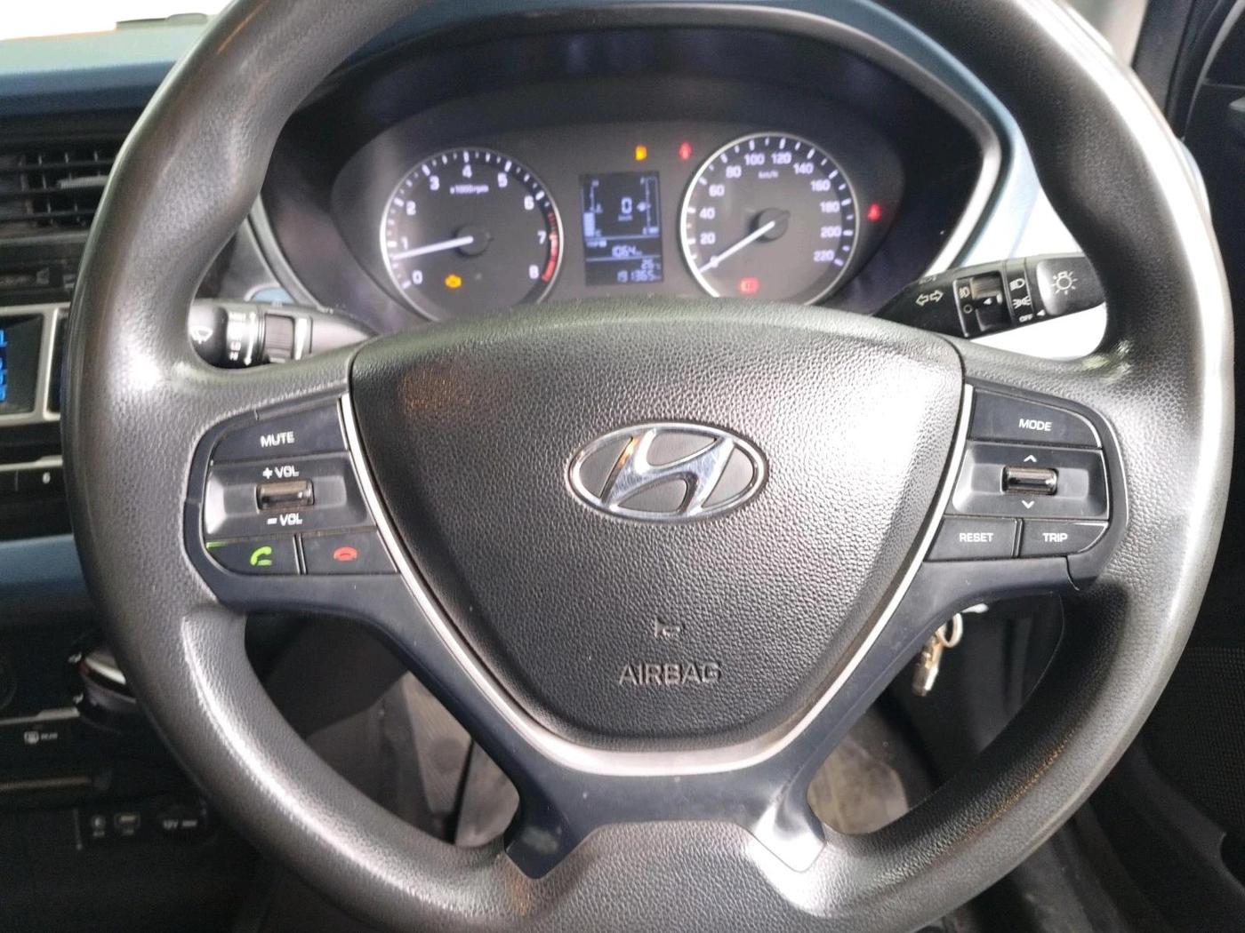2015 Hyundai i20 Active 1.2 S, Petrol, Manual, 1,91,365 km, interior